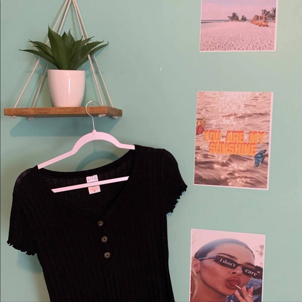 black ribbed button up top